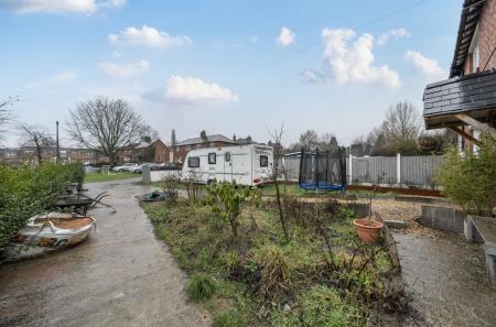 1396690-5-695fd8d...