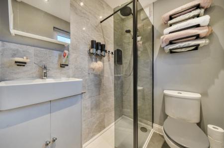 1396690-11-695fd8...