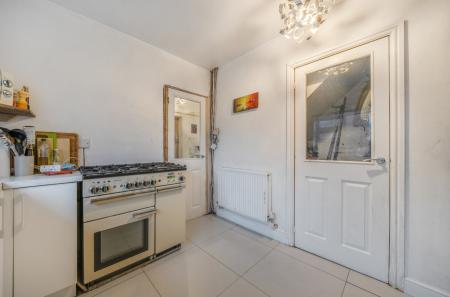 1396690-7-695fd8e...