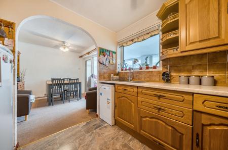 1395971-7-696122d...