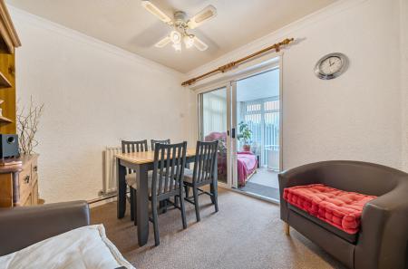 1395971-9-696122d...