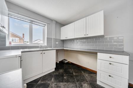 1395965-7-696121b...