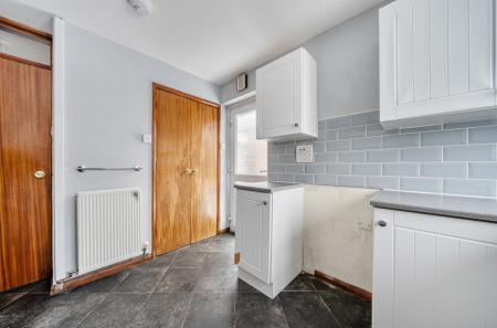 1395965-6-696121b...