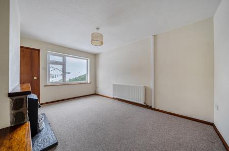 1395965-12-696121...