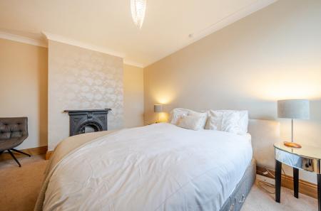 1410186-3-699604b...