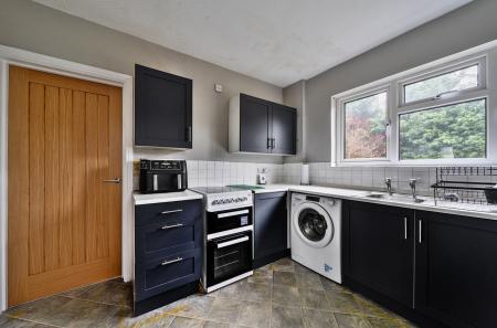 1418536-11-699c88...