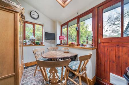 1425785-11-69b323...