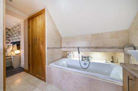 1433073-5-69bda24...