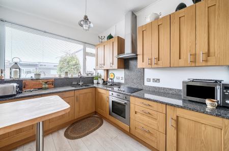 1350571-3-68c1517...