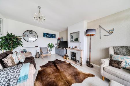 1350571-8-68c1558...