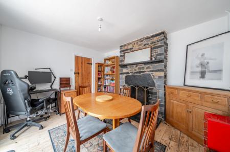 1366071-15-68f646...