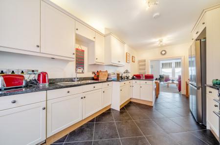 1396584-15-697259...