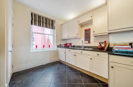 1396584-18-697259...