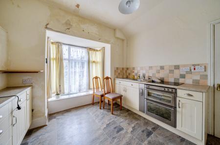 1421427-4-69a9b39...