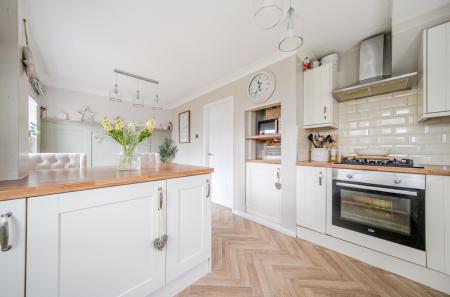 1382101-11-691721...