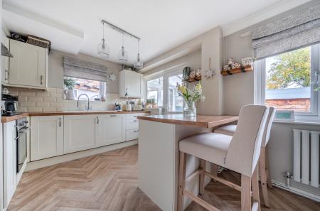 1382101-16-691722...