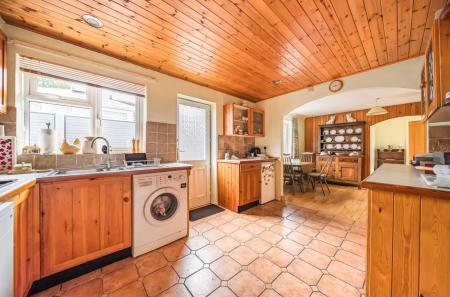 1341309-7-68a4d05...