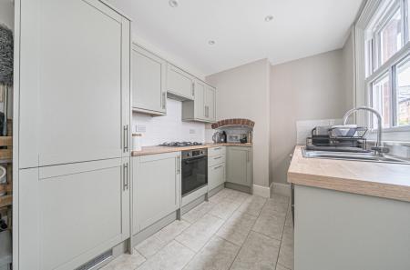 1346279-5-68c2f19...