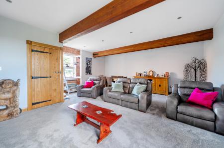 1348133-4-68bffc5...