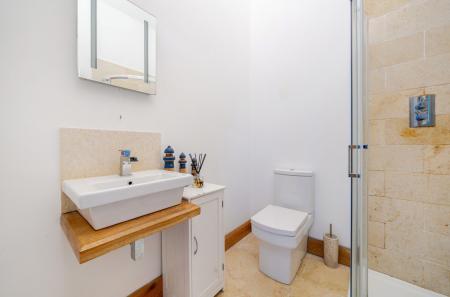 1348133-16-68bffc...