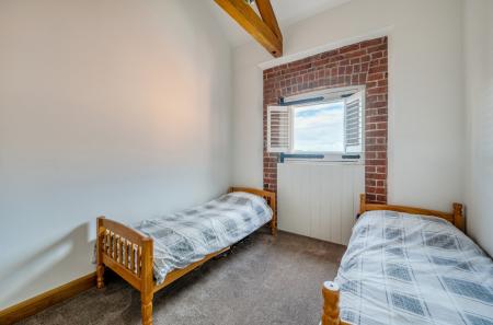 1348133-12-68bffc...