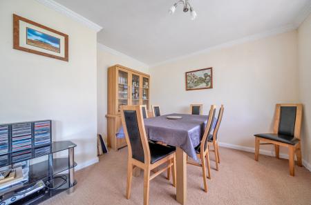 1346372-9-68c93fb...