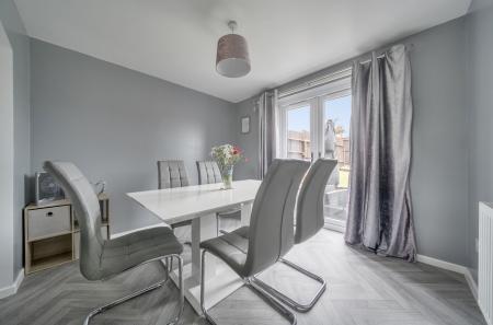 1365609-7-68efcc5...