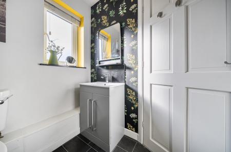 1370683-16-68f8b6...