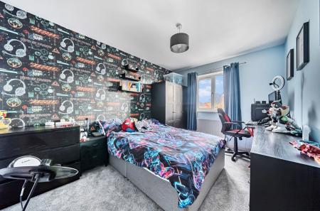 1373635-18-690b6a...