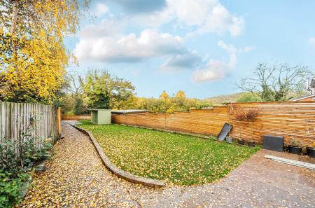 1373635-5-690b6aa...