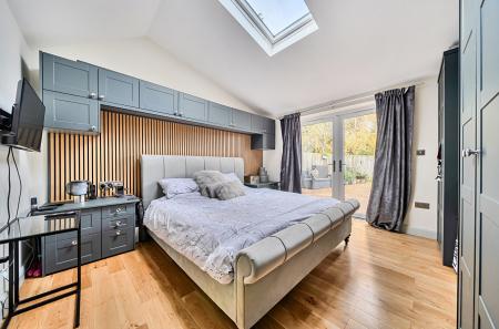 1373635-15-690b6a...