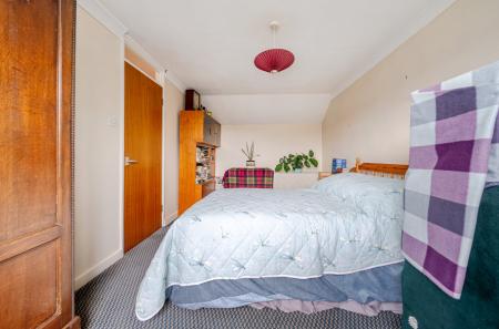 1417262-12-6995a8...