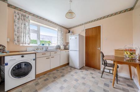 1417262-16-6995a9...