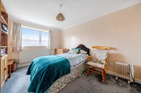 1417262-7-6995a80...