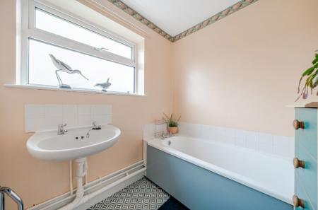 1417262-9-6995a82...