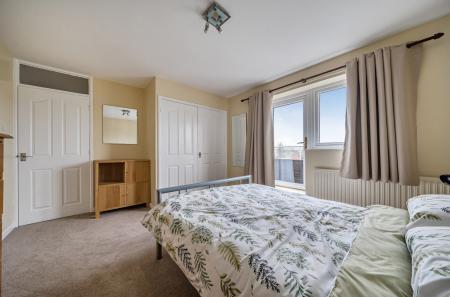 1420095-4-69a1d12...