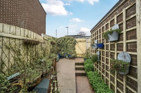 1425868-18-69b83d...