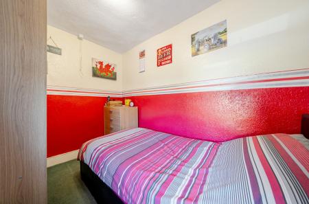 1359874-4-68d5790...