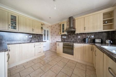 1380201-7-6915cee...