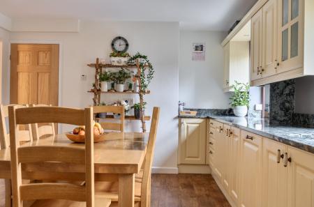 1409755-16-698f54...