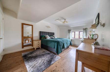 1409755-4-698f4ff...