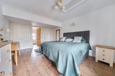 1409755-5-698f501...