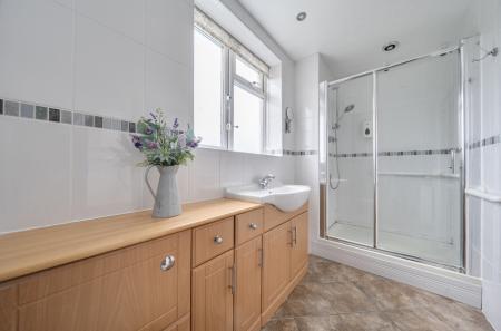 1423927-16-69b018...