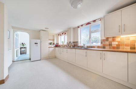 1423927-4-69b014d...