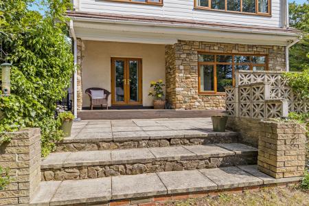 8694321-exterior18-800.jpg