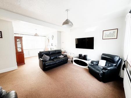 Open Plan Lounge/Diner