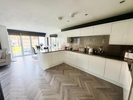 Open plan Kitchen/Diner/Snug