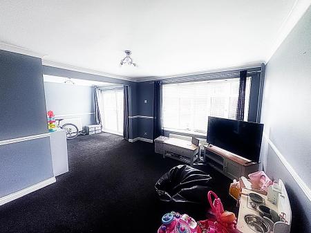 Lounge/Dining Area