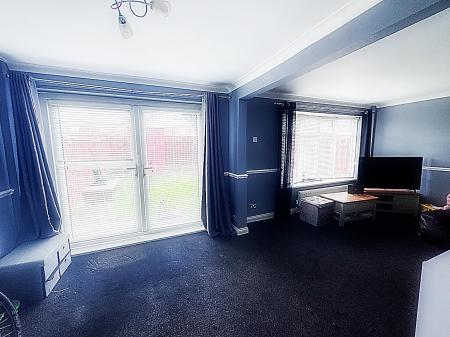 Lounge/Dining Area
