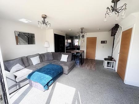 Lounge/Dining Area